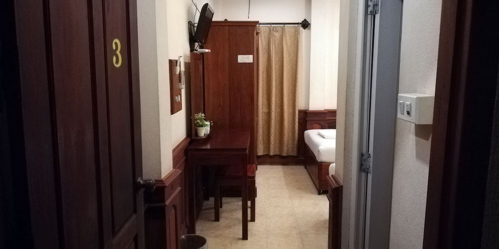 Thanaboun Guesthouse Standard Twin Room 20