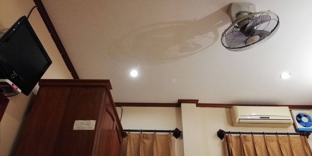 Thanaboun Guesthouse Standard Twin Room 12