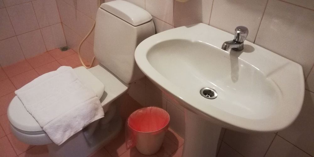 Thanaboun Guesthouse Standard Twin Room 37