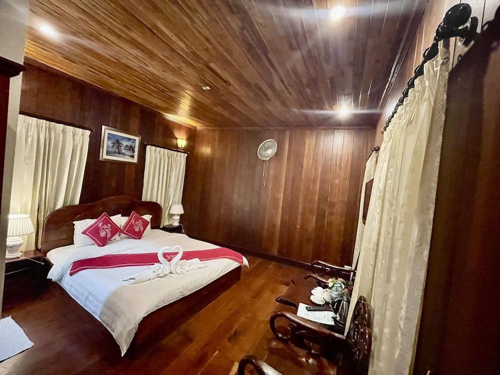 Villa Phathana Deluxe Double Room 6