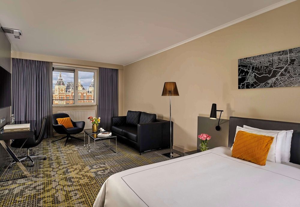 Executive Room, 1 King Bed (Canal View)