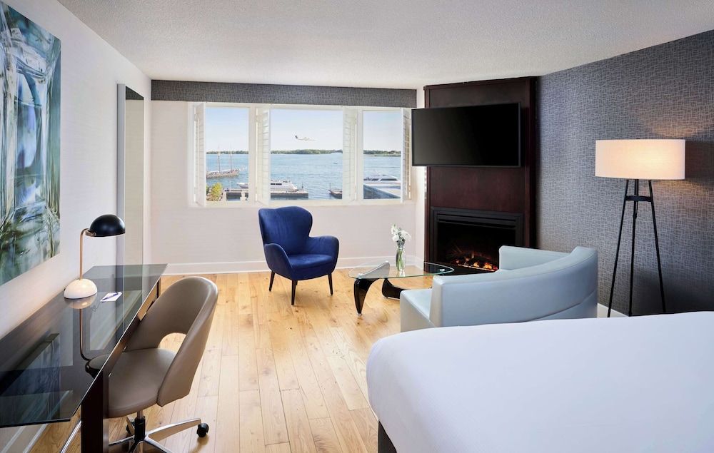 undefined Radisson Blu Toronto Downtown 2