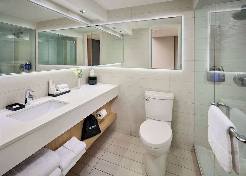 undefined Radisson Blu Toronto Downtown 8