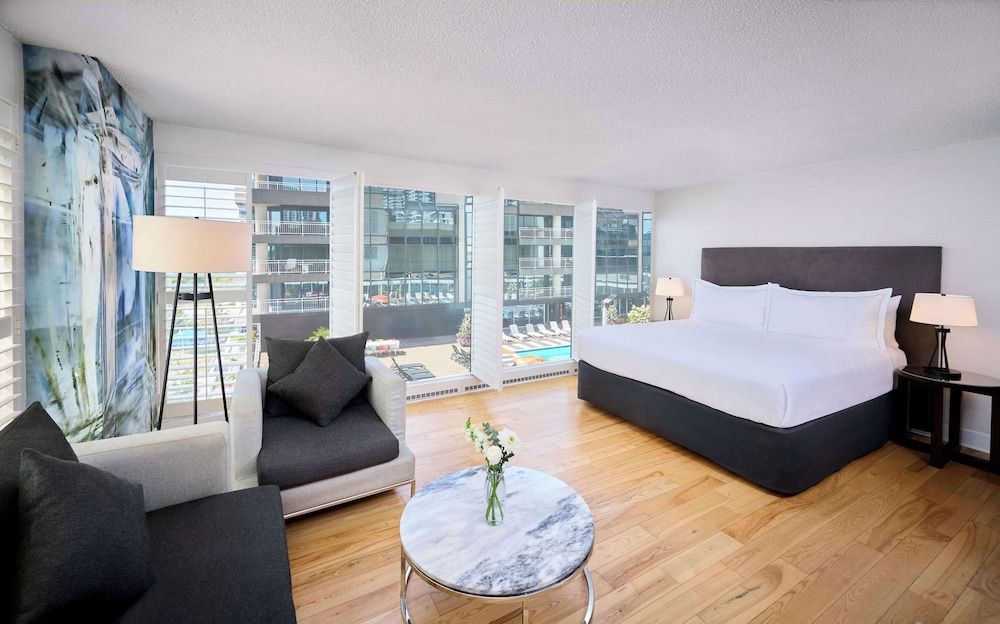 undefined Radisson Blu Toronto Downtown 6