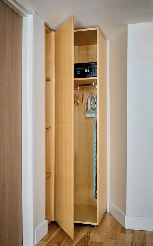 Radisson Blu Toronto Downtown Room, 1 King Bed, Non Smoking 5