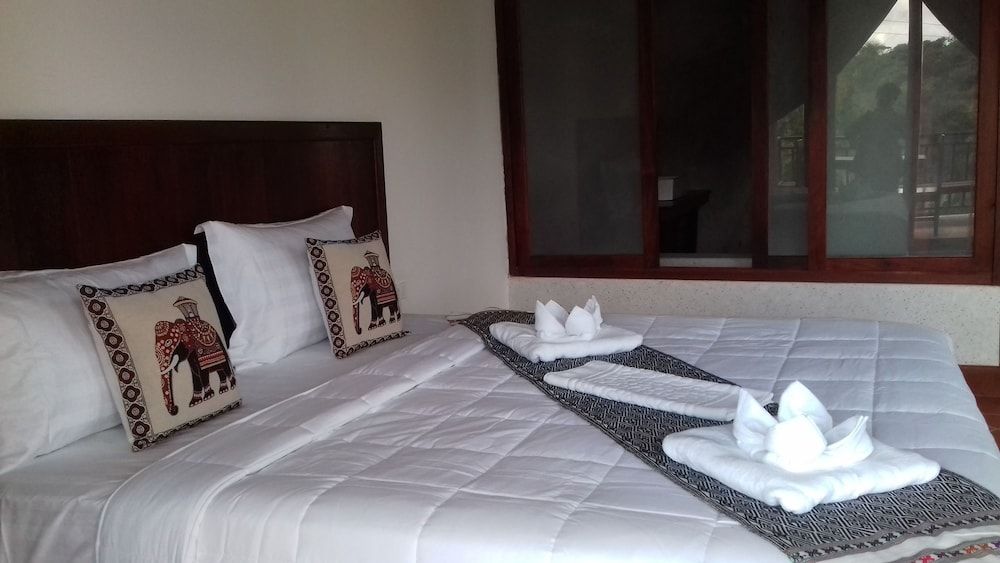 Mahout Hotel Deluxe Mountain Room, River View 9