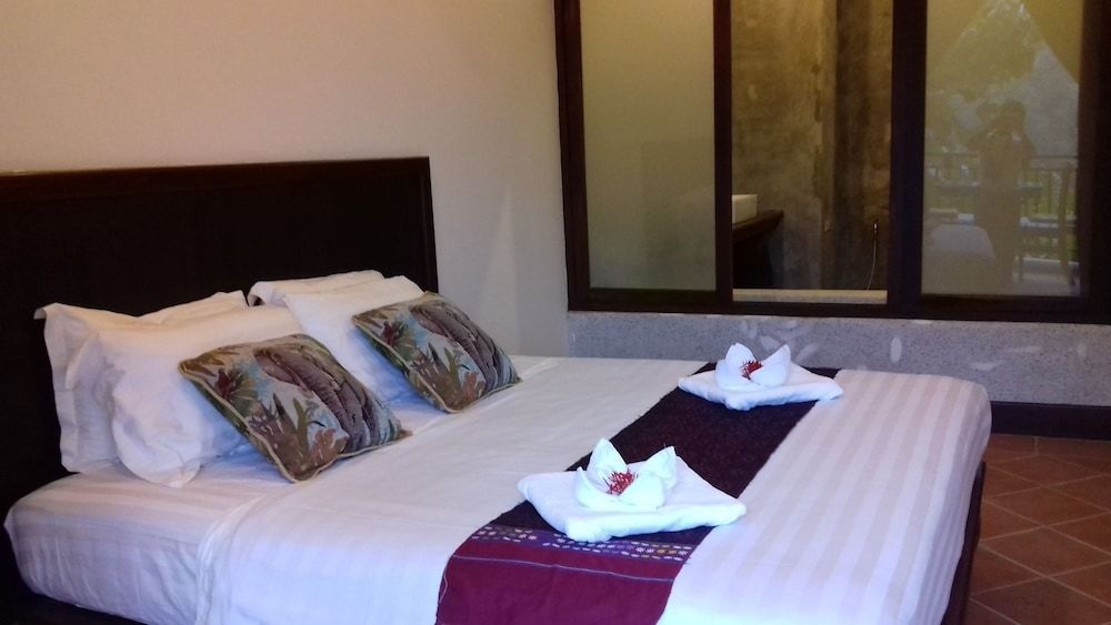 Mahout Hotel Deluxe Mountain Room, River View 3