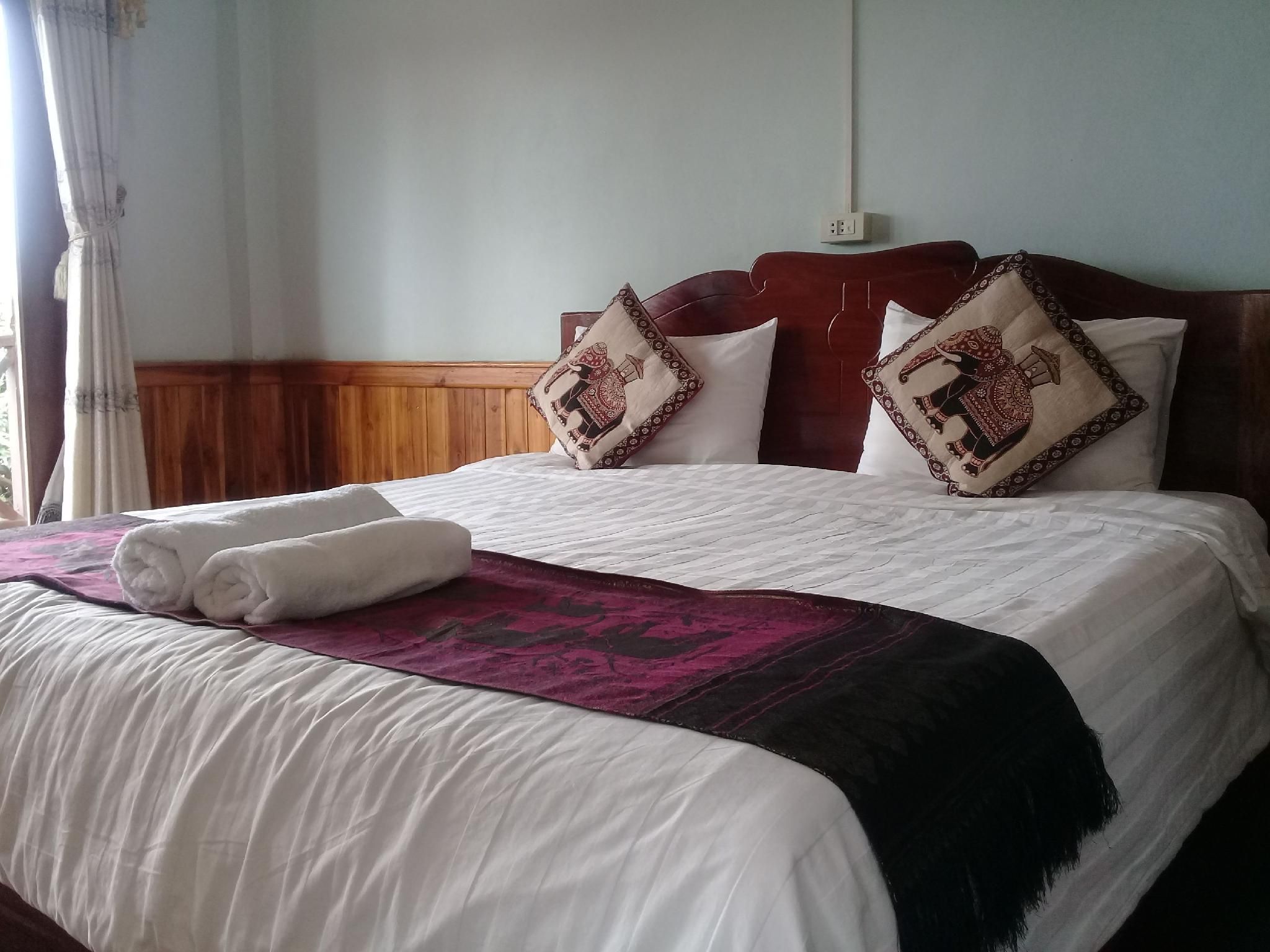 Villa Kingkham Riverside Deluxe Double Room with Balcony 7
