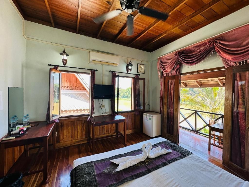 Villa Kingkham Riverside Deluxe Double Room with Balcony