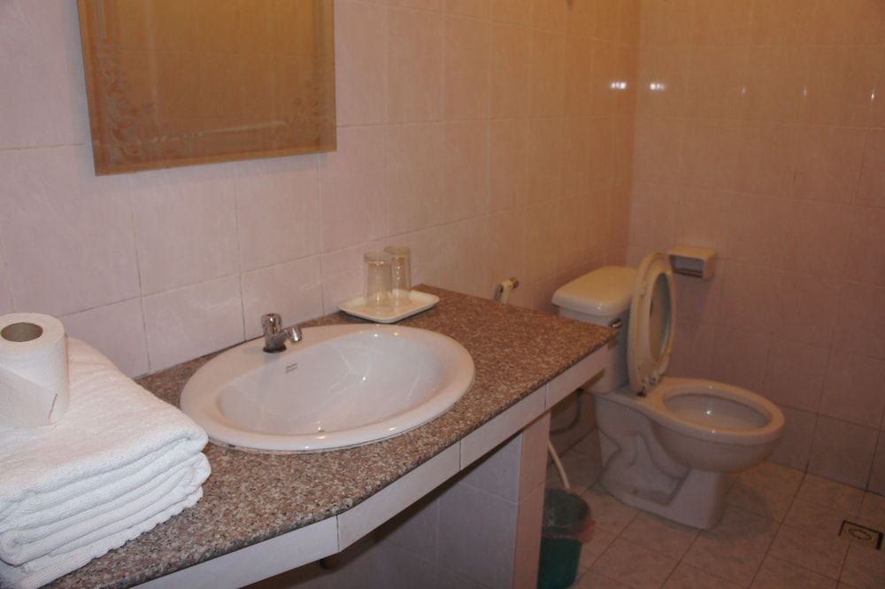 Sisavath Hotel Twin Room 6