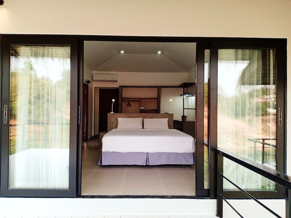 Family Room, 2 Bedrooms