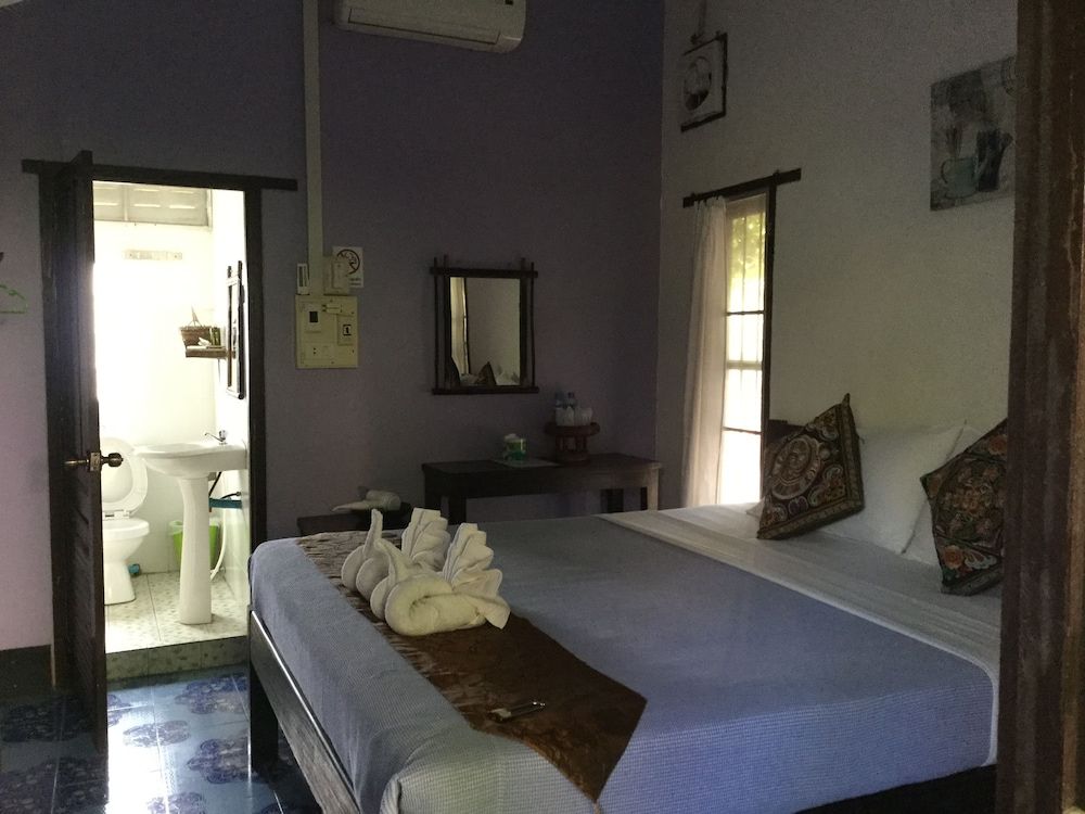 Champa Lao The Villa Standard Double Room, Garden View (Air Conditioning) 6