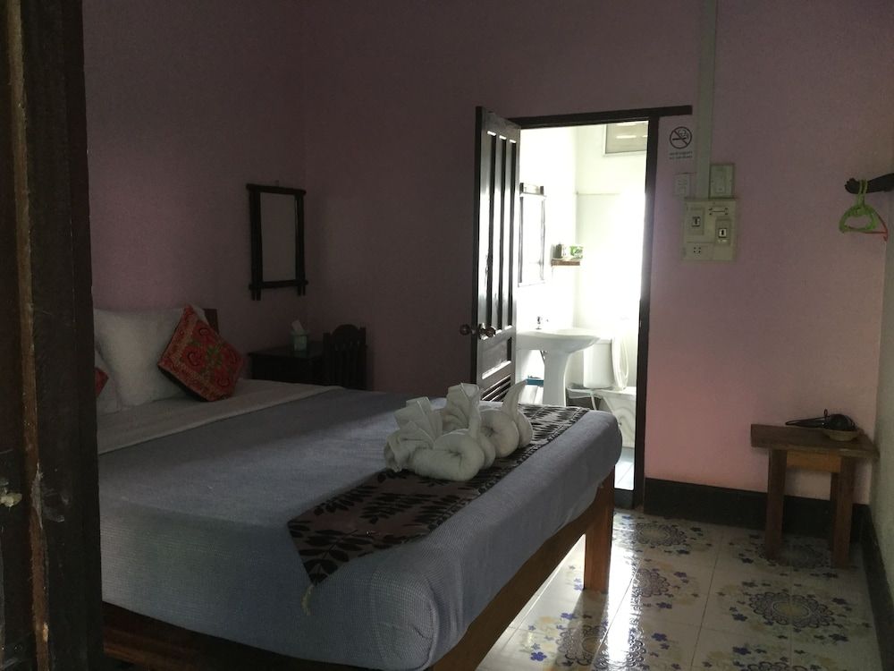 Champa Lao The Villa Standard Double Room, Garden View (Air Conditioning) 5