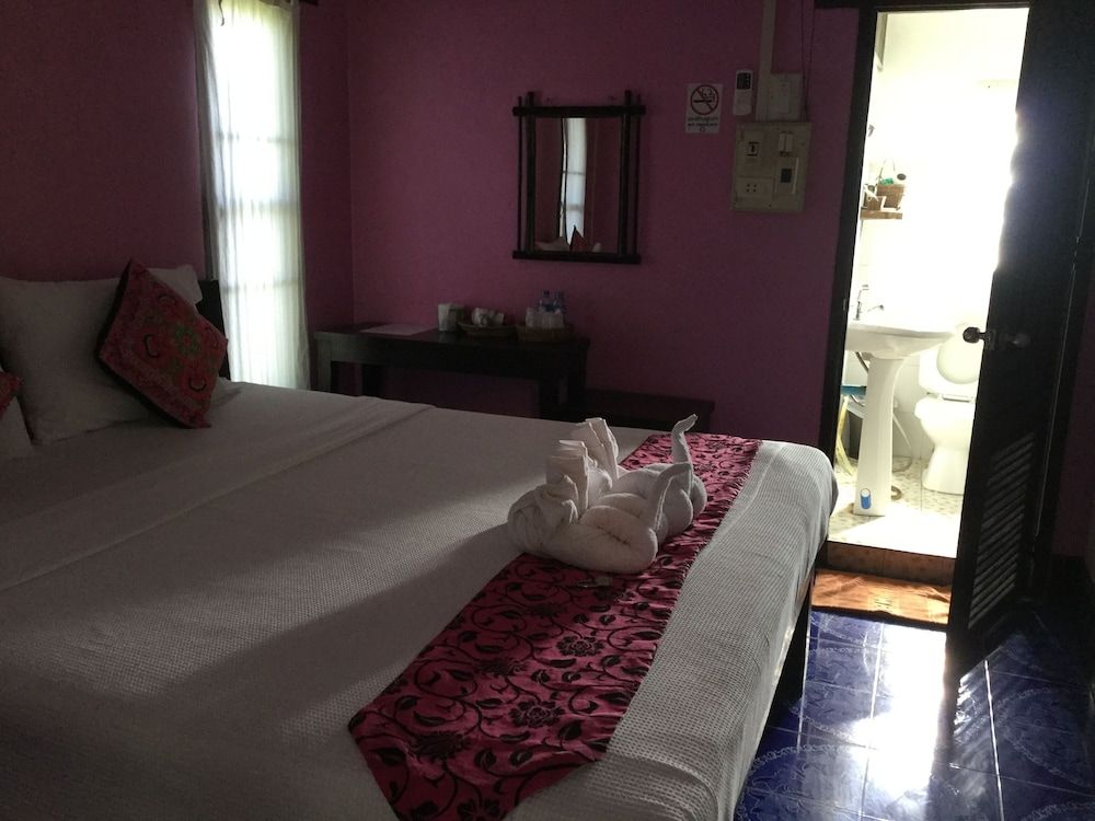 Champa Lao The Villa Standard Double Room, Garden View (Air Conditioning) 4