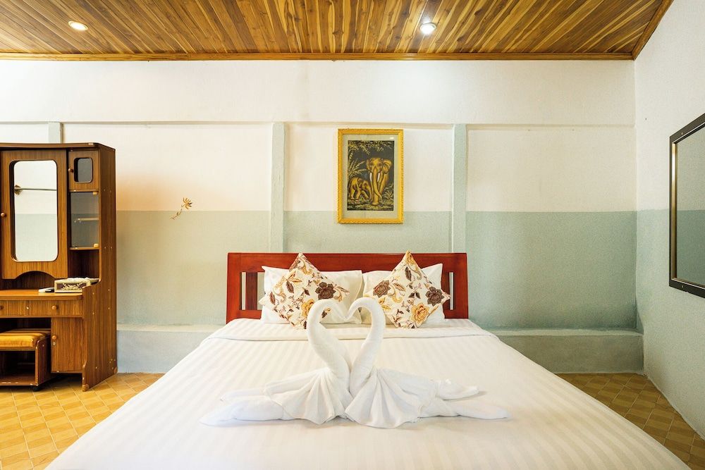 Villa Khoum Xieng Thong Boutique Superior Double Room with Garden View 2