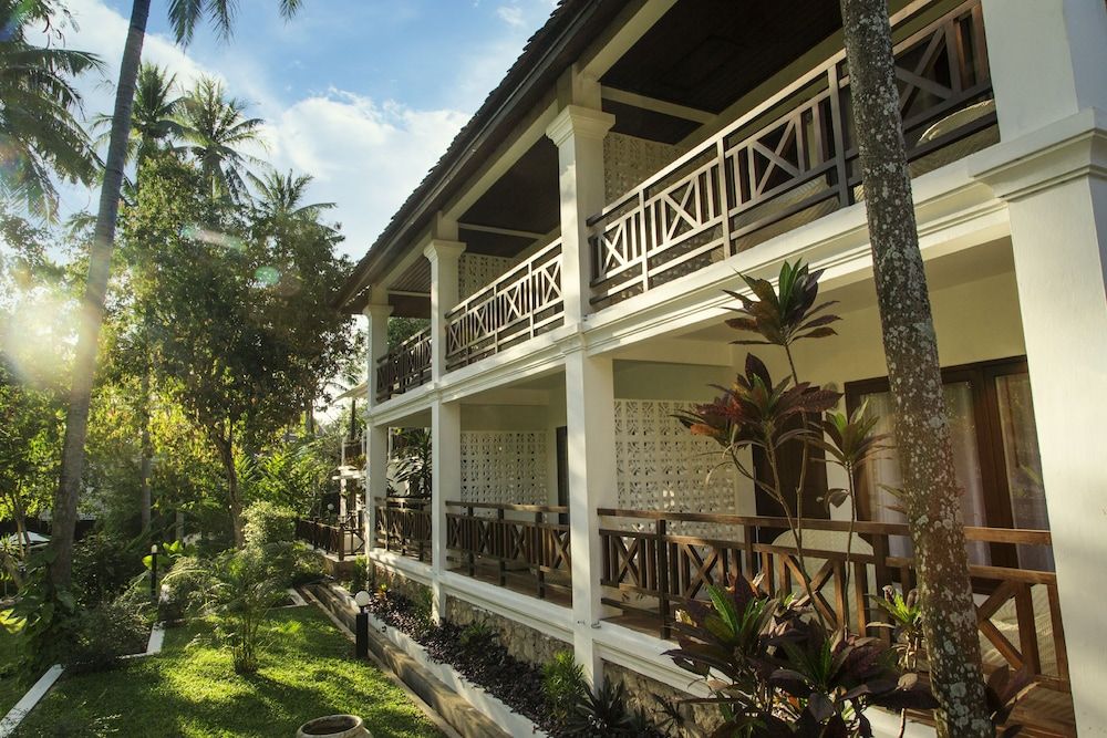 undefined Parasol Blanc Luang Prabang 6