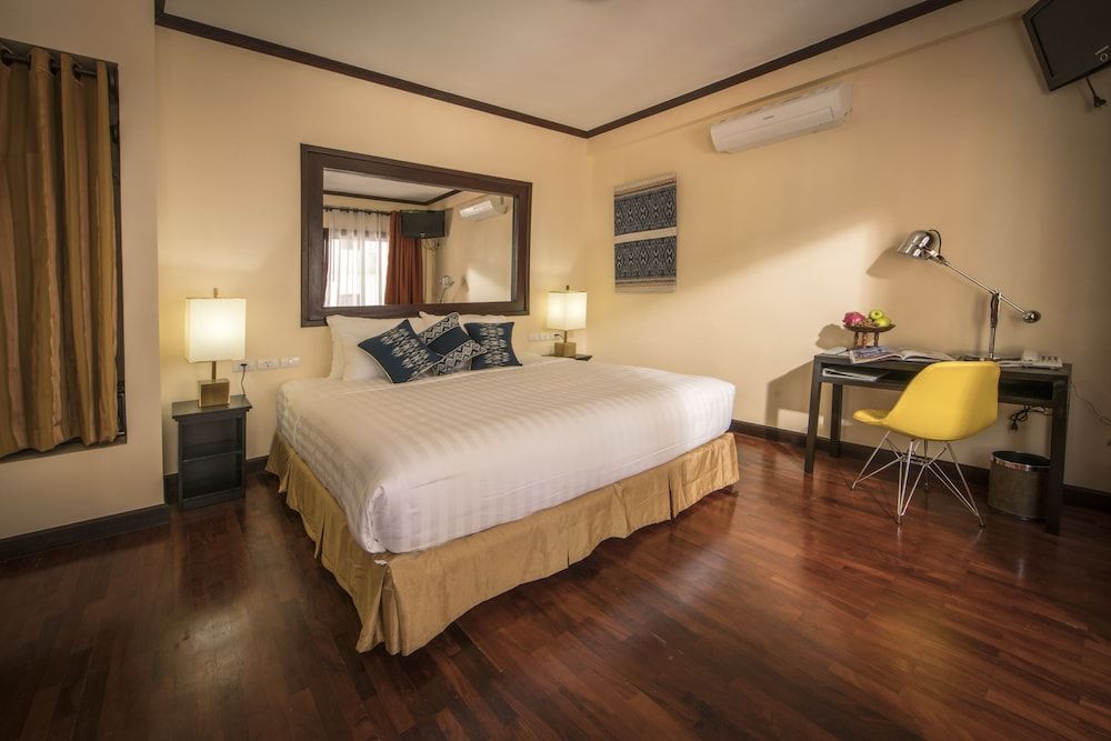 undefined Parasol Blanc Luang Prabang