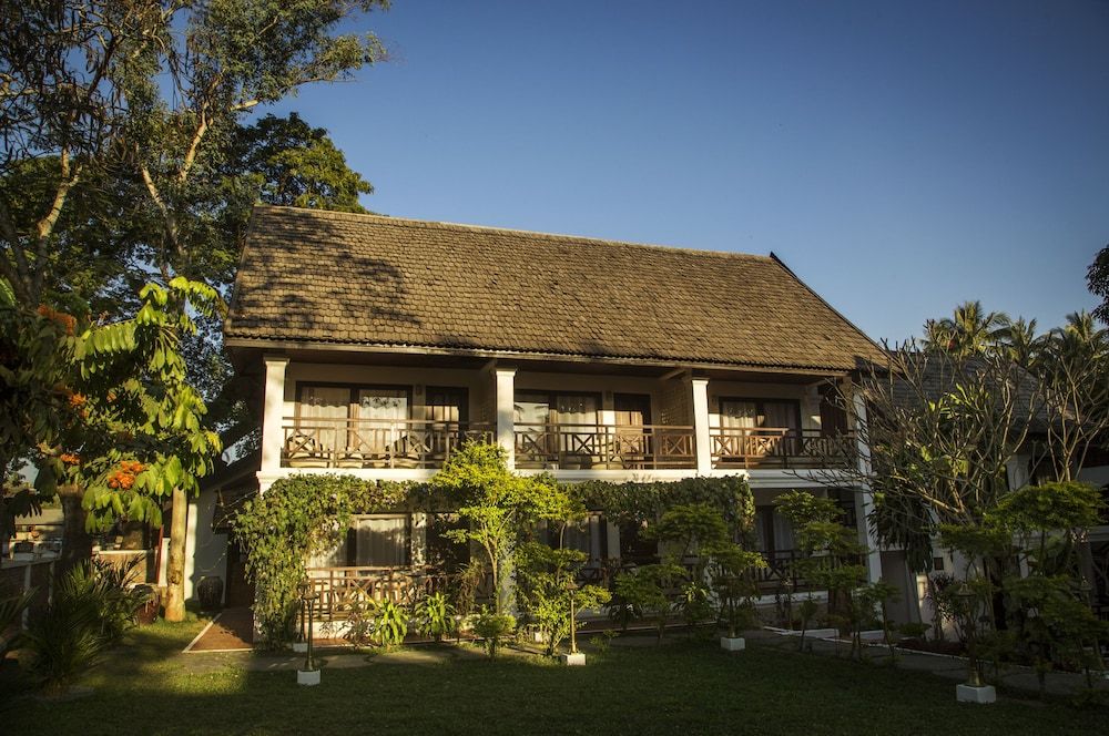 undefined Parasol Blanc Luang Prabang 5