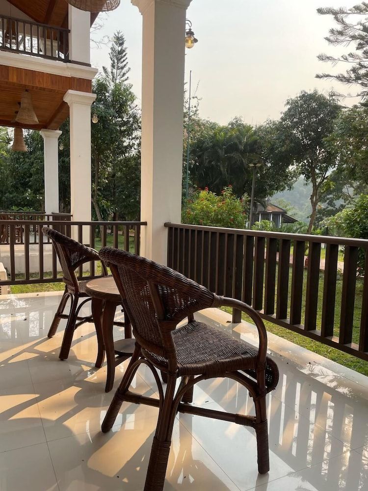 Nam Ou Riverside Hotel & Resort Deluxe Twin Room, Garden View 9