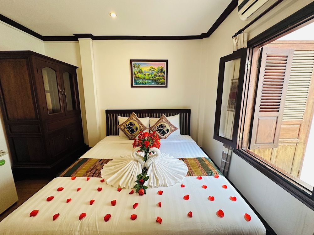 Thatsaphone Hotel Superior Double Room 8