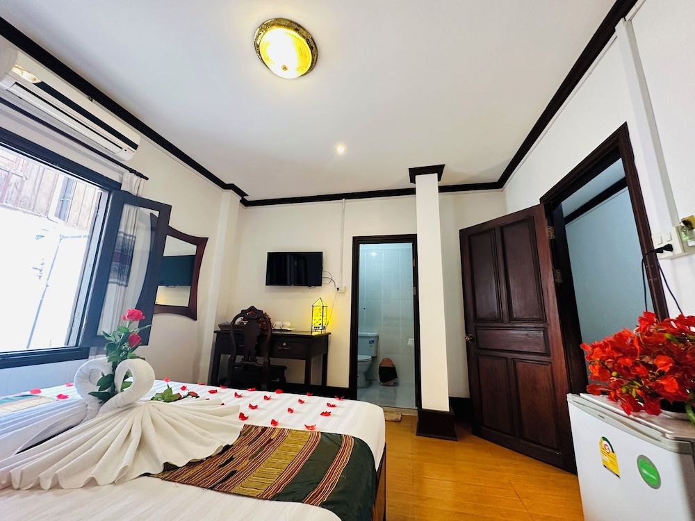 Thatsaphone Hotel Superior Double Room 13