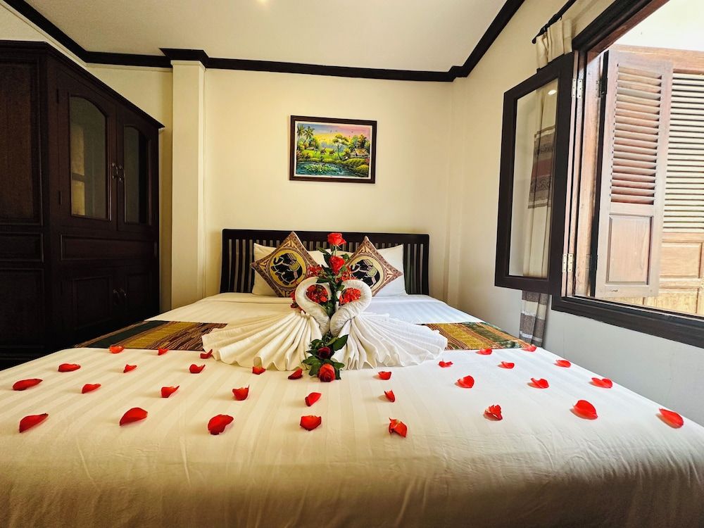 Thatsaphone Hotel Superior Double Room 6