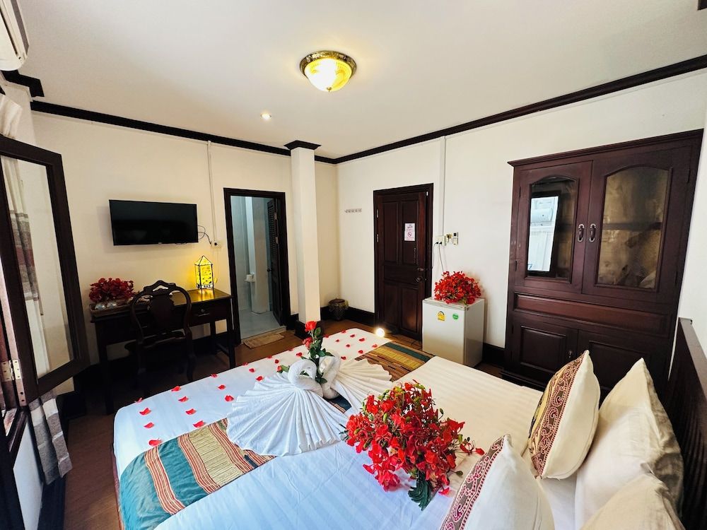 Thatsaphone Hotel Superior Double Room 9