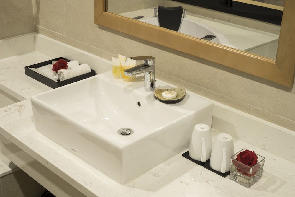 Muong Thanh Luxury Vientiane Deluxe Family Triple (1 king size bed and 1 single bed), Non Smoking, City View 4