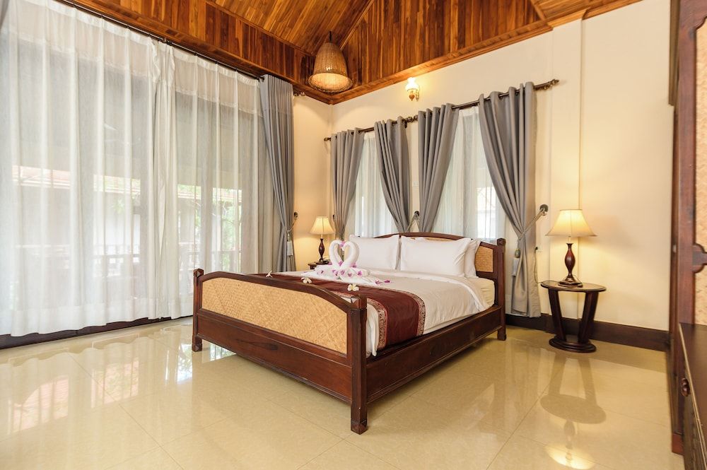 Treasure Hotel Laos Deluxe Double Room 2
