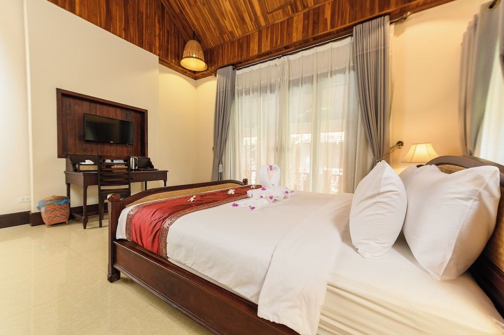 Treasure Hotel Laos Deluxe Double Room 3