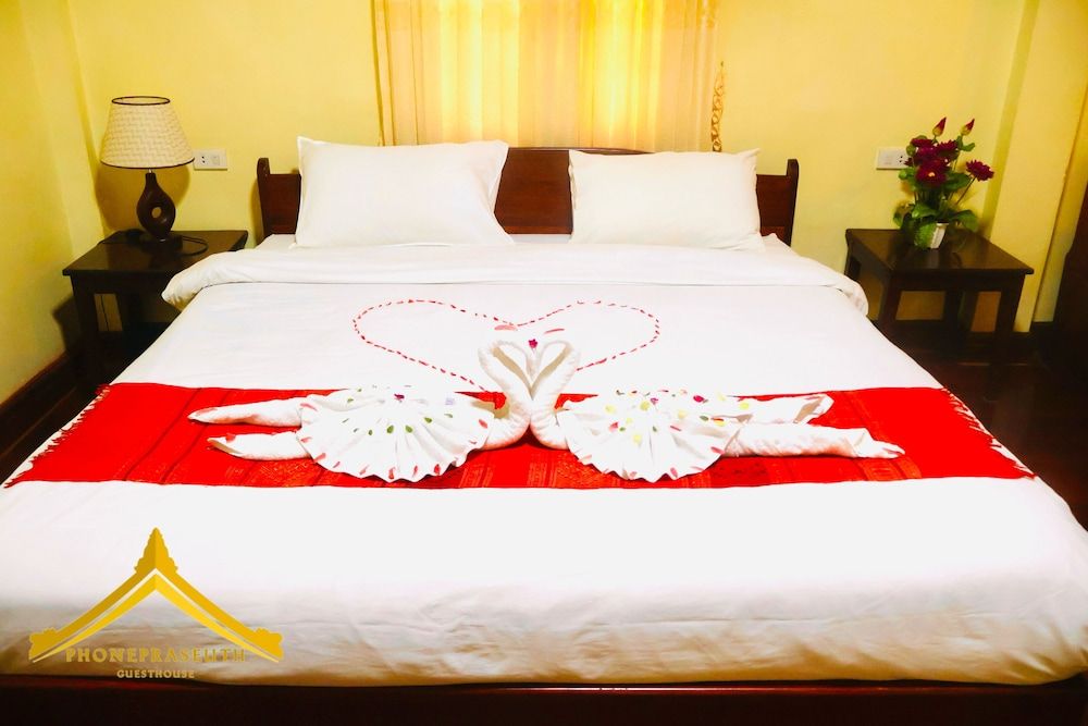 Phonepraseuth Guesthouse Family Room 4