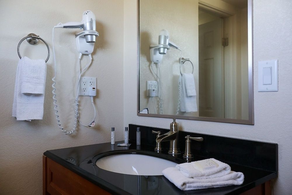 La Junta Inn Standard Room, 1 King Bed 3