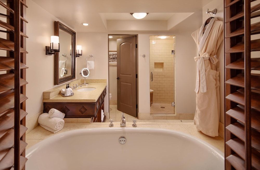 Royal Palms Resort and Spa, part of Hyatt Room, 1 King Bed 3