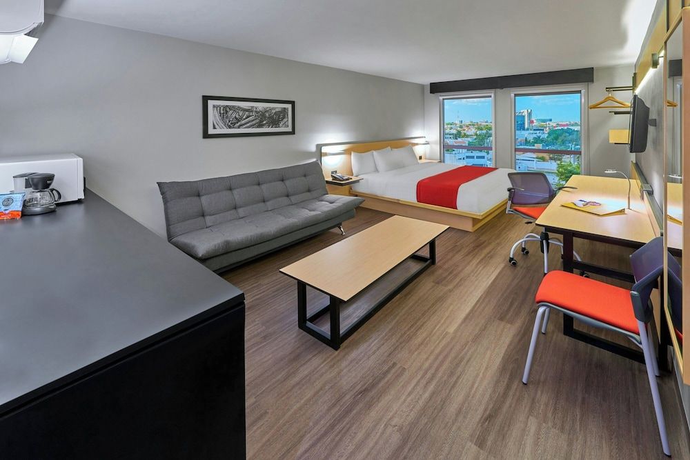 City Express by Marriott Celaya Galerias Superior Room, 1 Queen Bed with Sofa bed 8