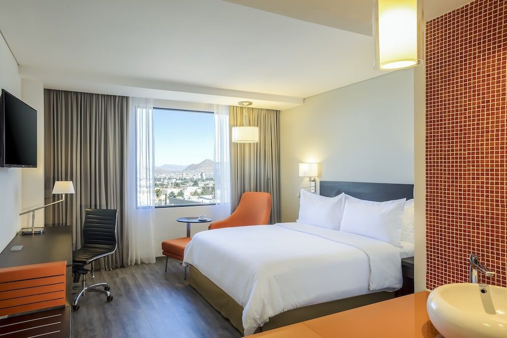 Fiesta Inn Chihuahua Fashion Mall Superior Room, 1 King Bed 2