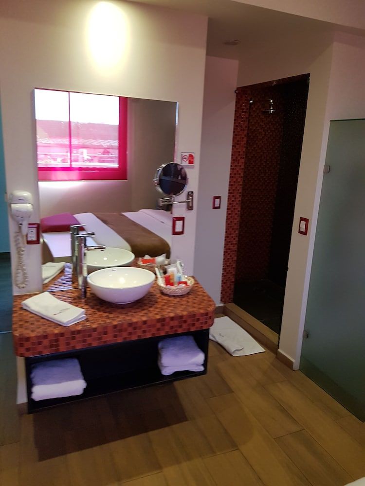 undefined Hotel Hollywood 6