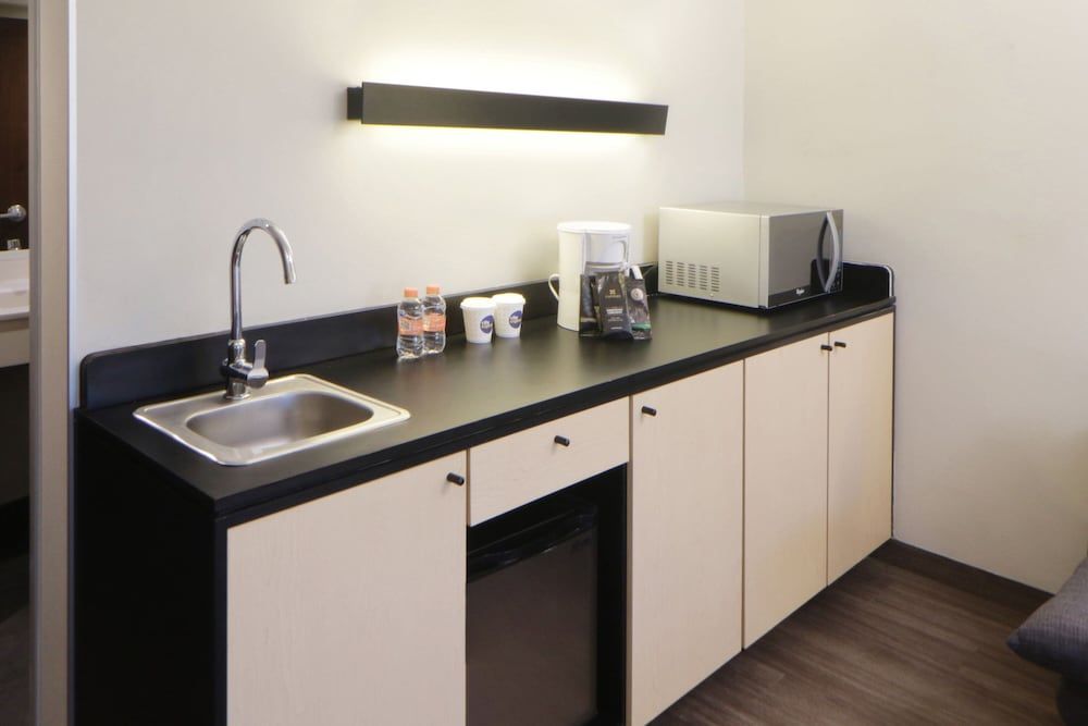 City Express by Marriott Rosarito Superior Room, 1 Queen Bed with Sofa bed 7