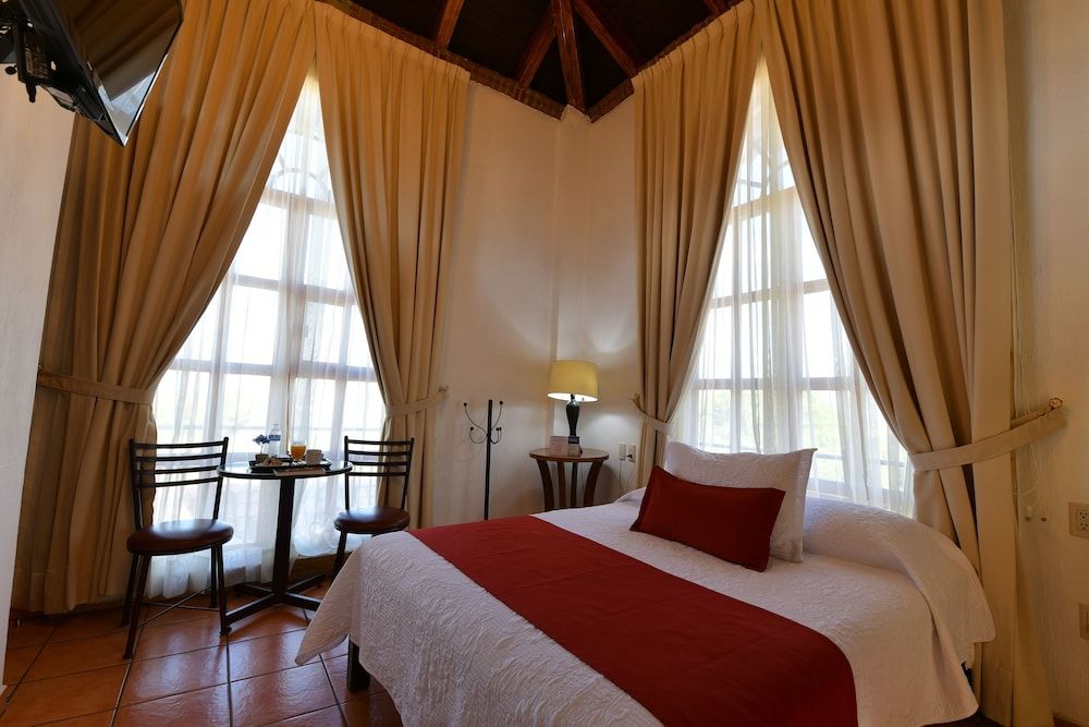 Estancia Villa Real Standard Single Room 4