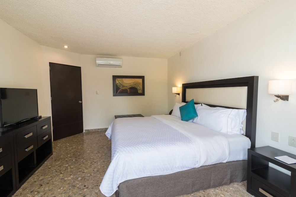 Nonna Mia Deluxe Room, 1 King Bed with Sofa bed, Balcony 5