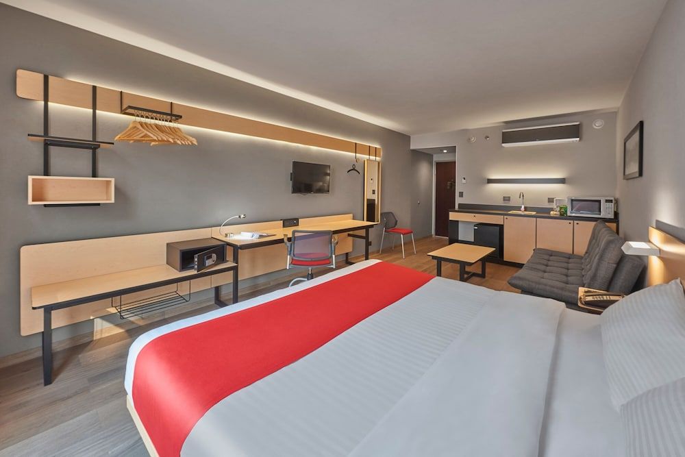 City Express Plus by Marriott Ciudad de México Mundo E Superior Room, 1 Queen Bed with Sofa bed 4