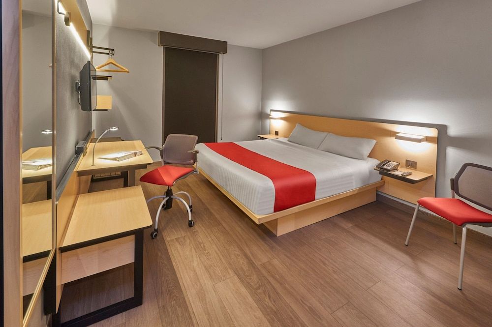 City Express Plus by Marriott Ciudad de México Mundo E Room, 1 Queen Bed, Non Smoking 6
