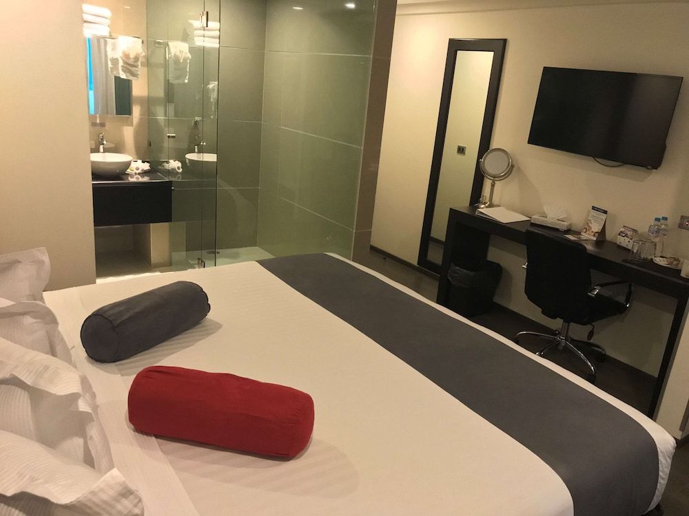 Best Western Plus Metepec & Suites Standard Room, 1 King Bed, Non Smoking 11