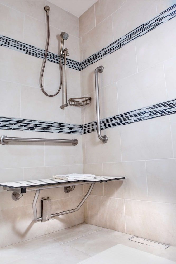 Hampton Inn & Suites by Hilton Aguascalientes Airport Room, Accessible, Non Smoking (Roll-in Shower) 3