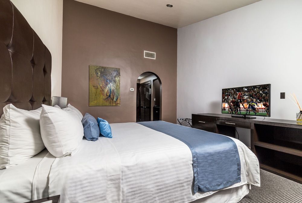 Hotel Pueblo Amigo Plaza & Casino Standard Room, 1 King Bed 3