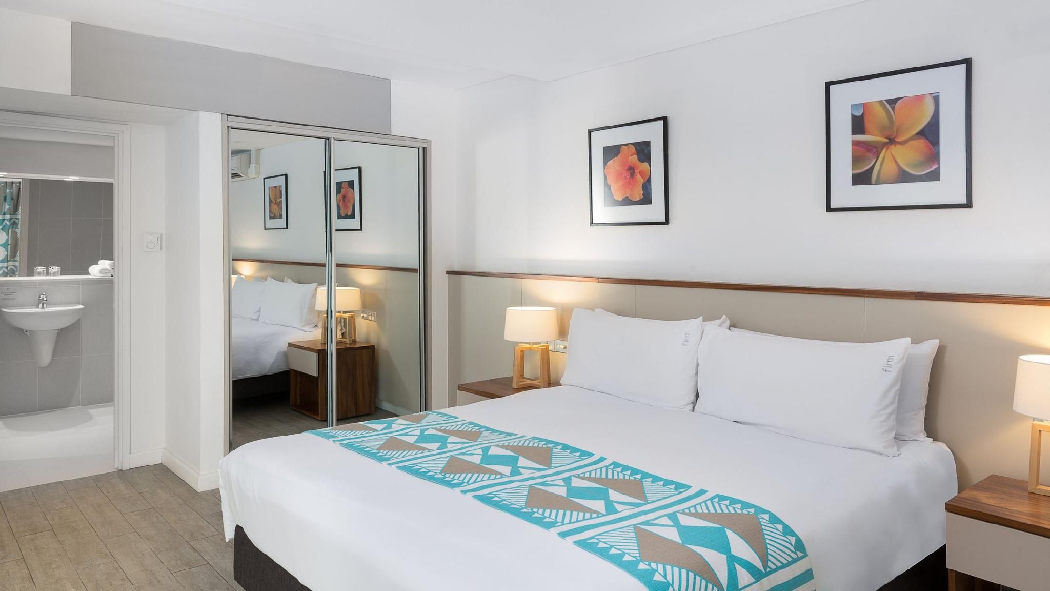 1 King Suite With Sofa Bed Ocean View