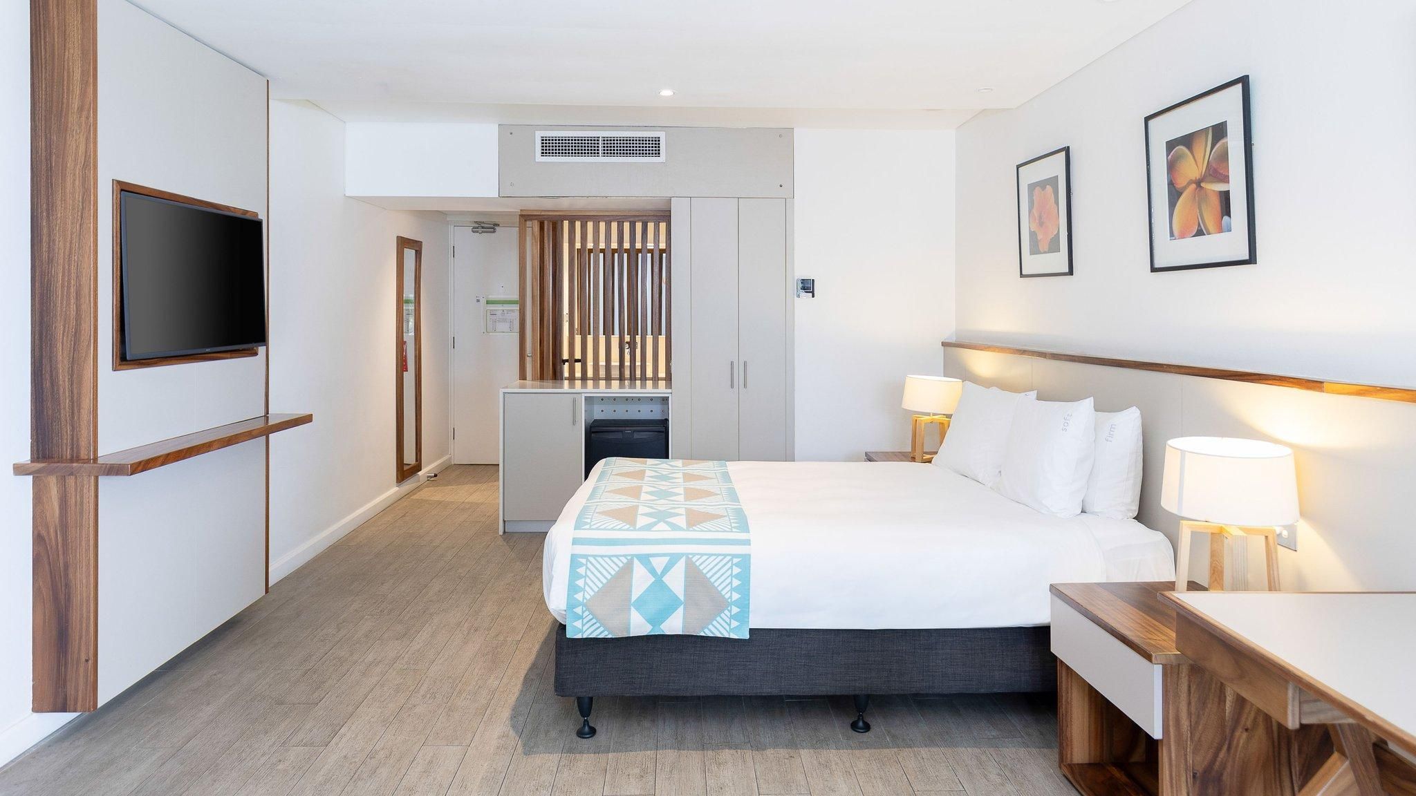 1 Queen Bed Seaview Non-Smoking