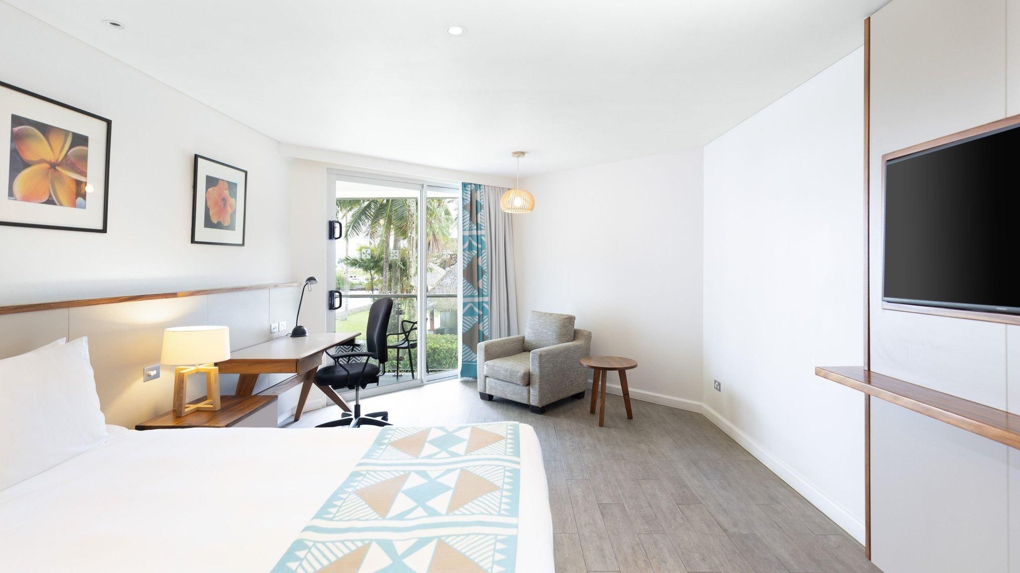 1 Queen Bed Ocean Sunset View Balcony