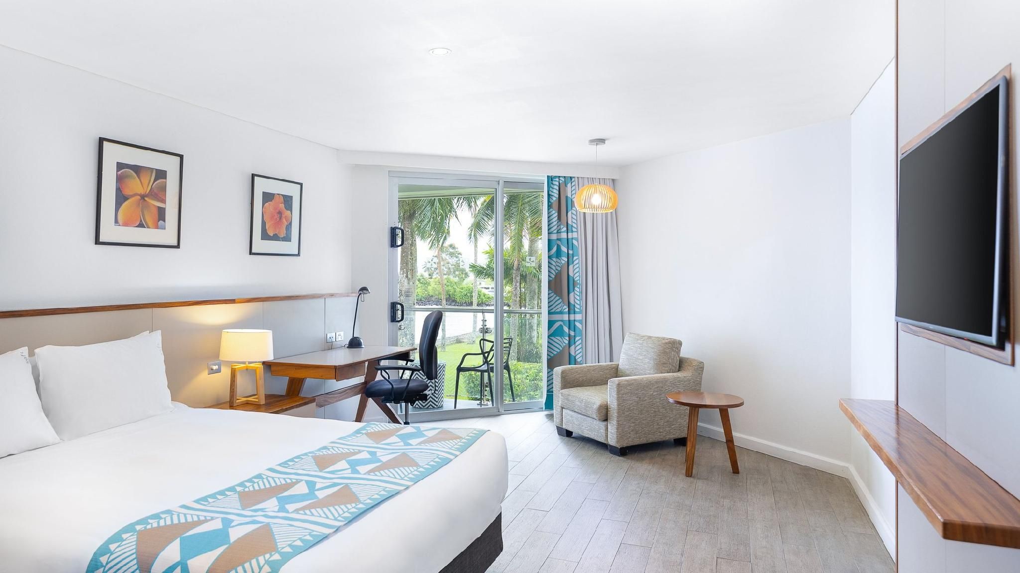 1 Queen Bed Ocean Sunset View Balcony