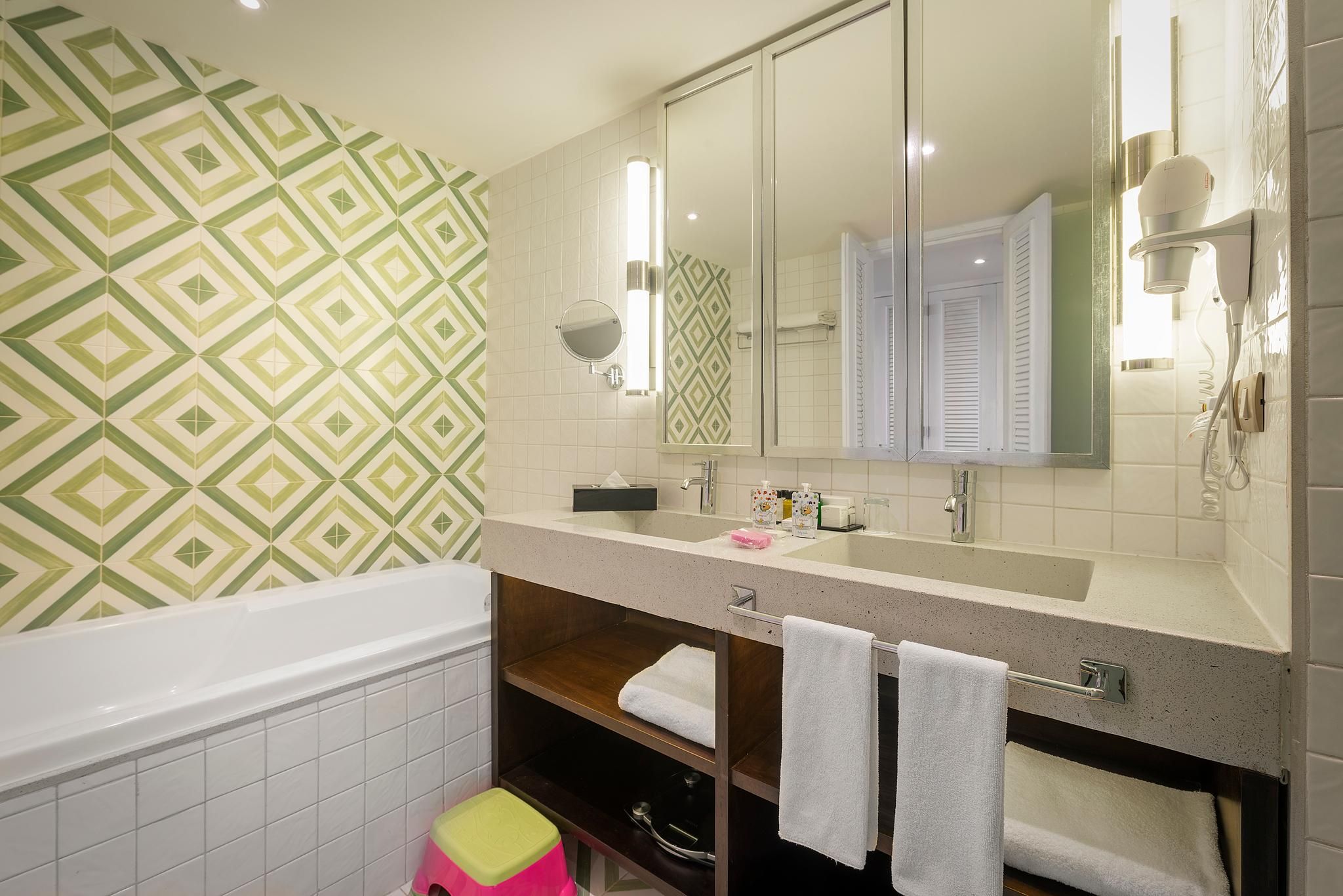 Daisy Pool View Family Junior Suite