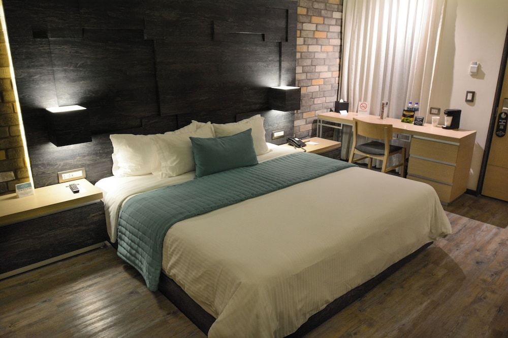 Hotel Punto MX Junior Suite, 1 Cama King Size, Accesible Silla de Ruedas, No Vista, No Fumar